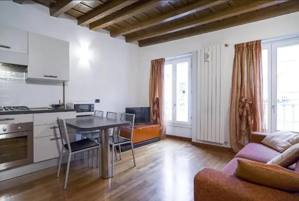 Amazing, Modern And Very Central Apartment In Bergamo contacts